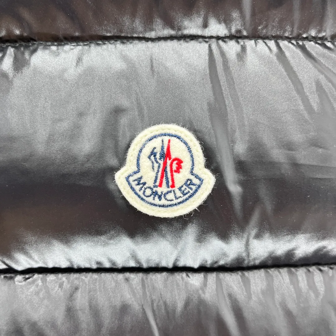 𝗠𝗼𝗻𝗰𝗲𝗿/ Moncler/ New Arrival Ouse/ Same Style/ Size: 1 ，2 ，3 ，4 ，5 ：Black ： Tib 𝗠𝗼𝗻𝗰𝗲𝗿 8 ， ， 。 ， ， 。 ： 1、 Nfc 2、 95% ， ， Series 3、 : 100% ; : 100% ， ， 。 4、 Factory ， ， 5、 Factory ， Quality ， 、QA Qc 。 ， ， ！ ， ： 。 ， ：Original ZP ！ F ZP！